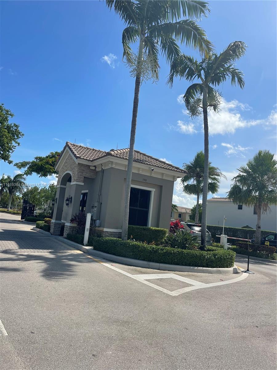 CHAMPION LAKES - Residential