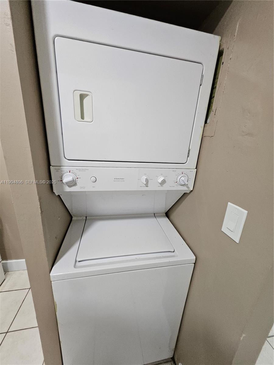 VILLAS OF MIAMI LAKES CON - Residential