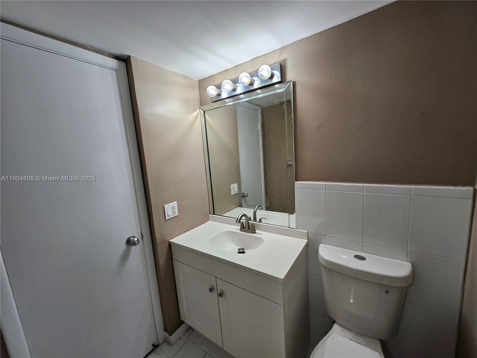 VILLAS OF MIAMI LAKES CON - Residential