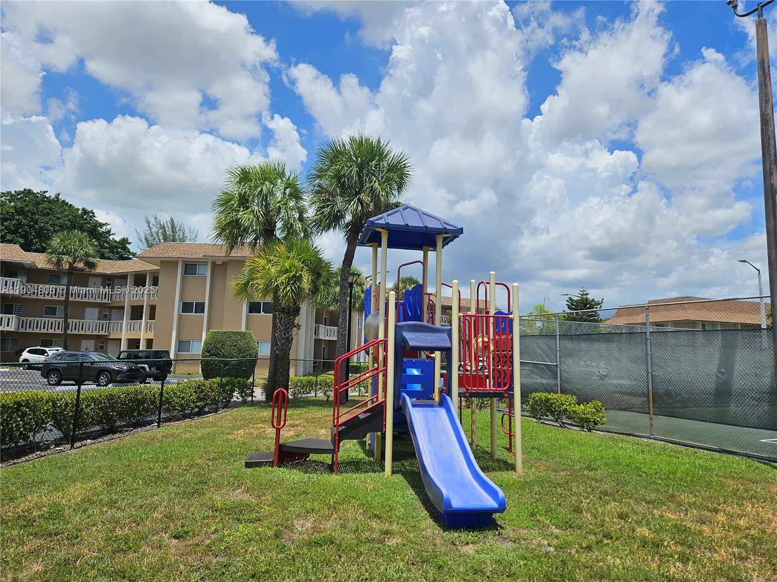 VILLAS OF MIAMI LAKES CON - Residential