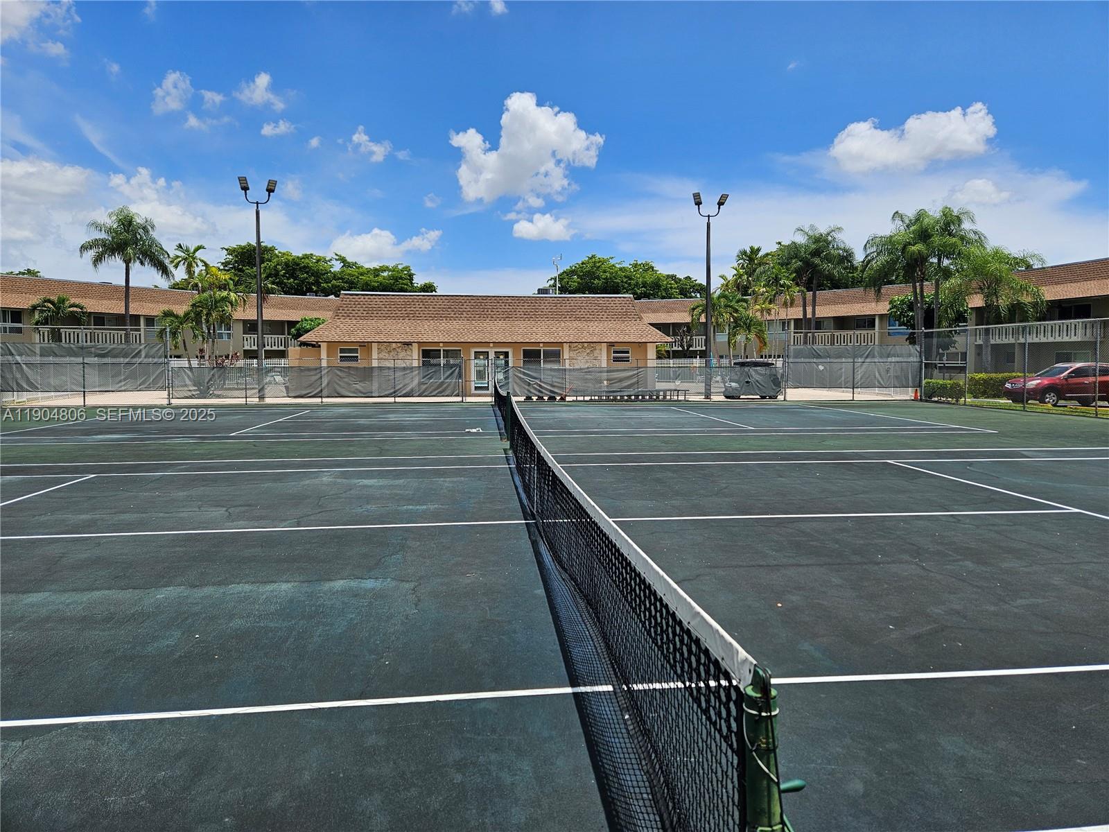 VILLAS OF MIAMI LAKES CON - Residential