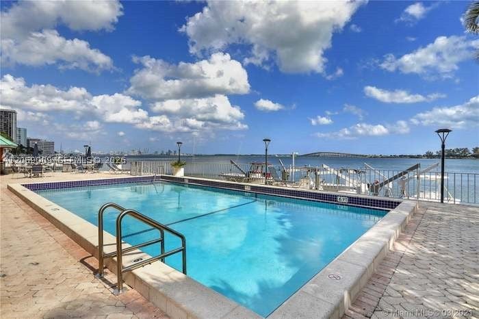 2201 Brickell Ave 96