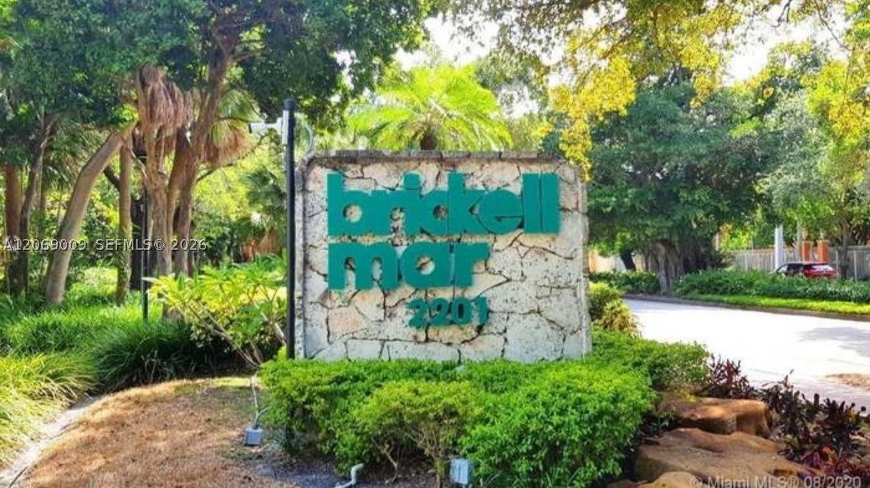 2201 Brickell Ave 96