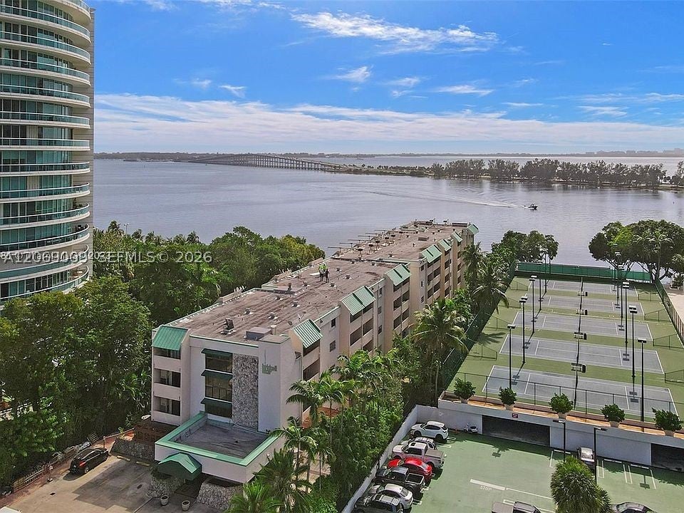 2201 Brickell Ave 96