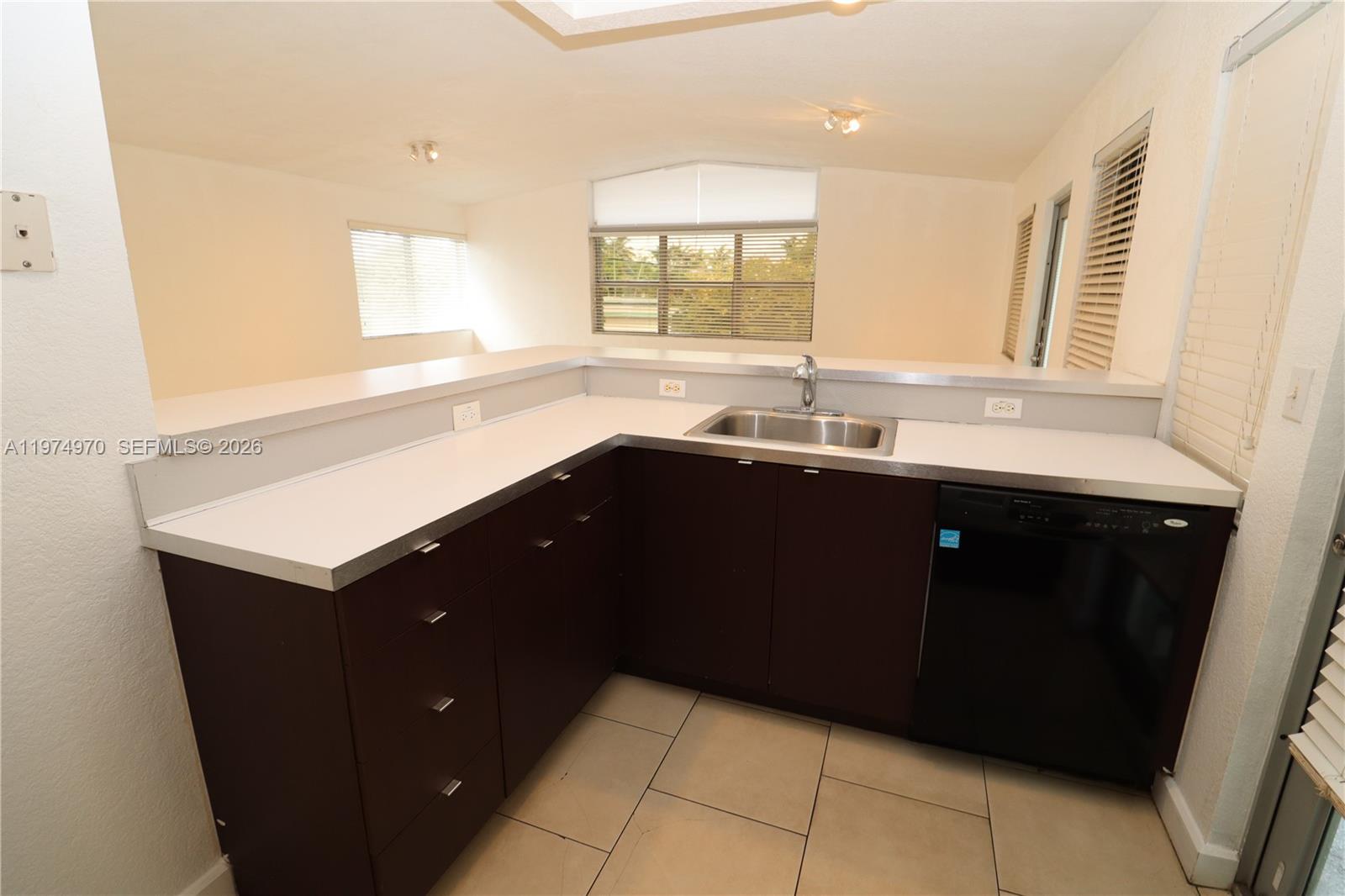 6835 Rue Versailles 205