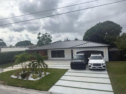 Photo of 5561 NE 28th Ave, Fort Lauderdale, FL 33308 (MLS # A12047554)