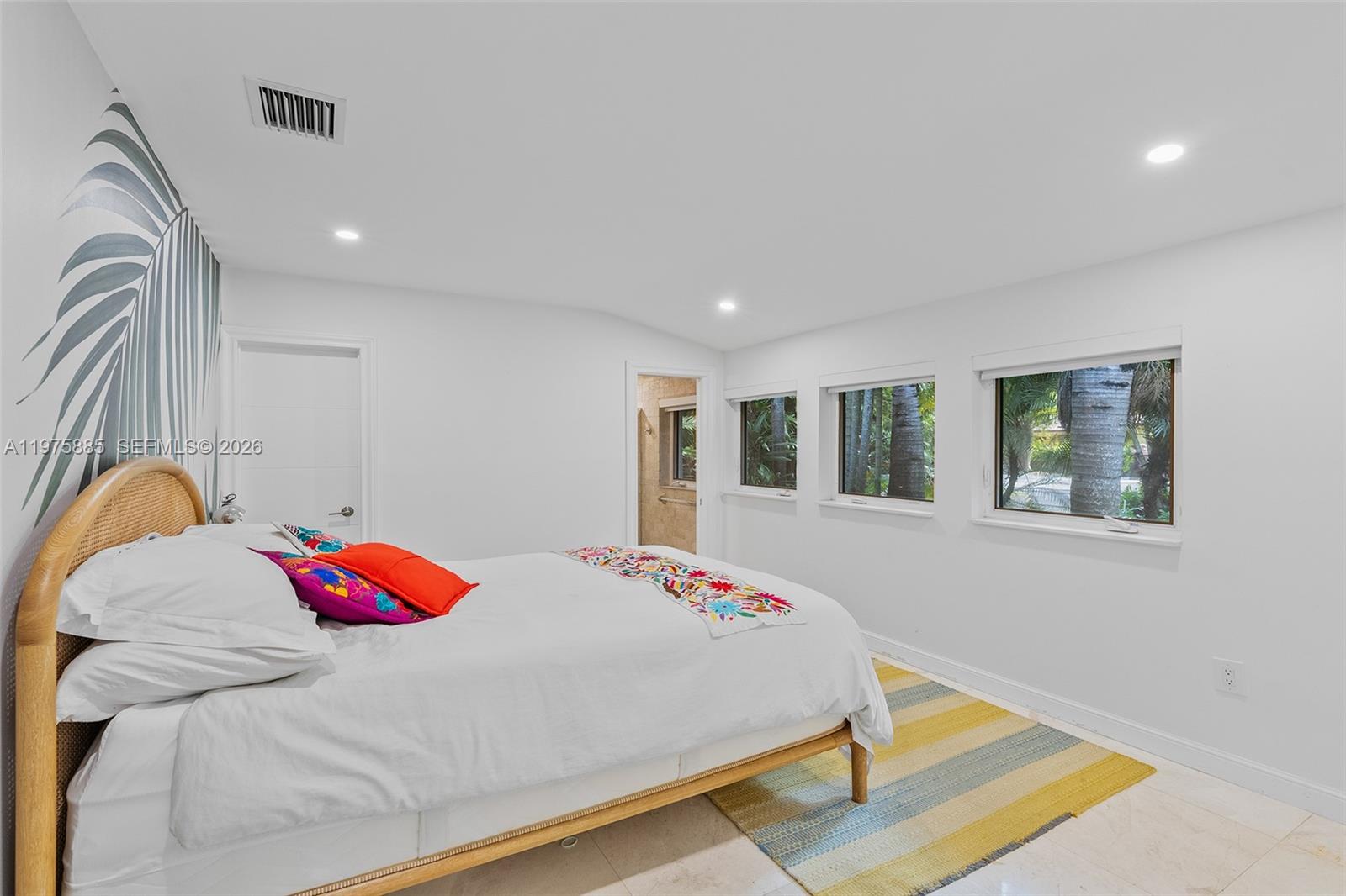 COCONUT GROVE MANOR - Residential