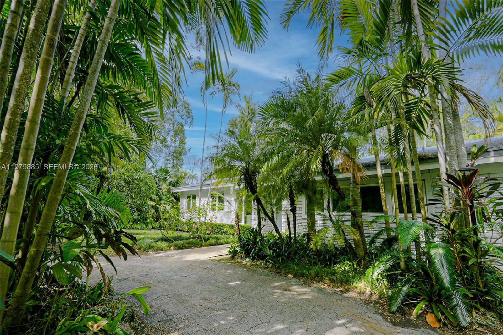 COCONUT GROVE MANOR - Residential