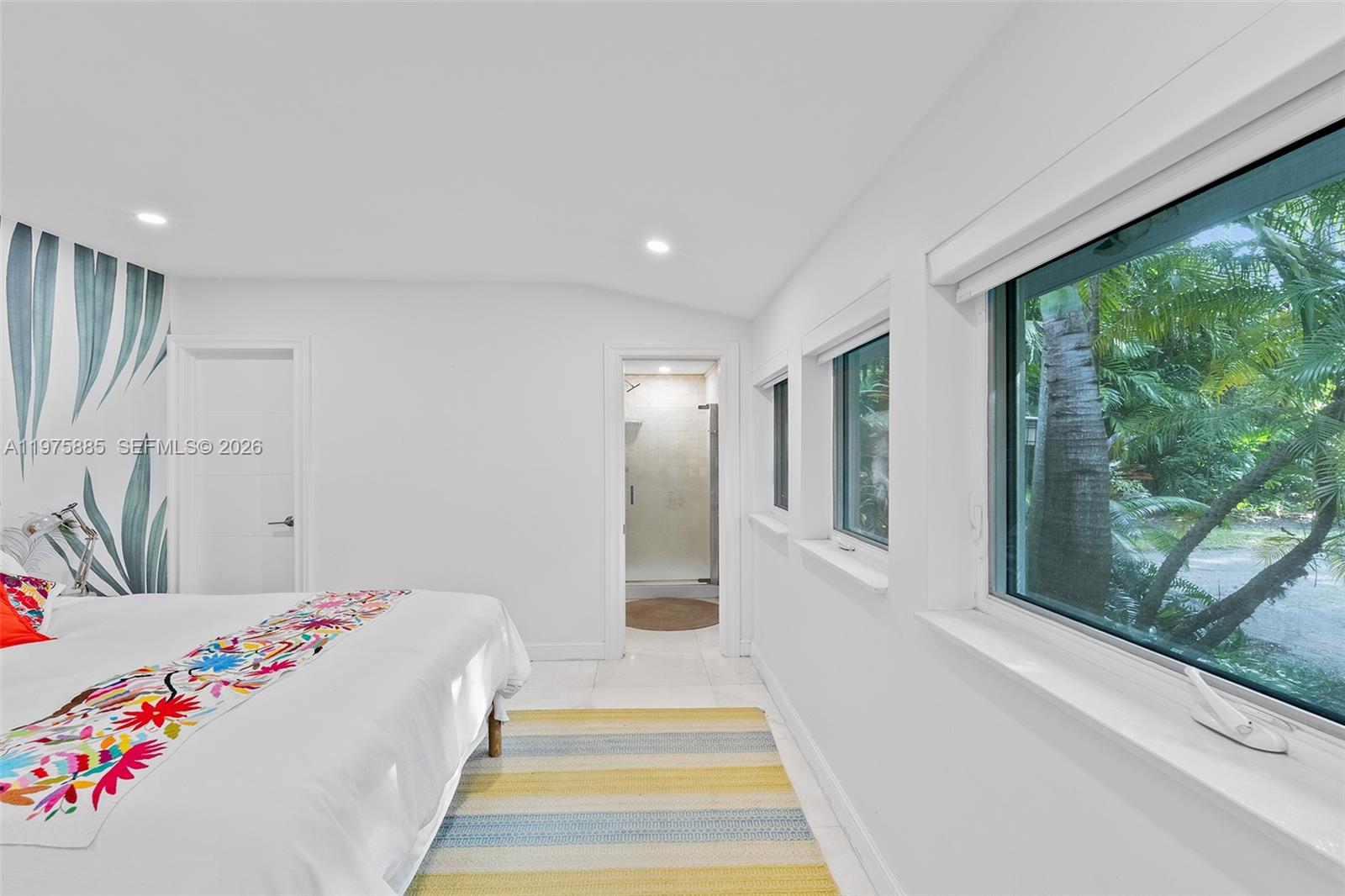 COCONUT GROVE MANOR - Residential