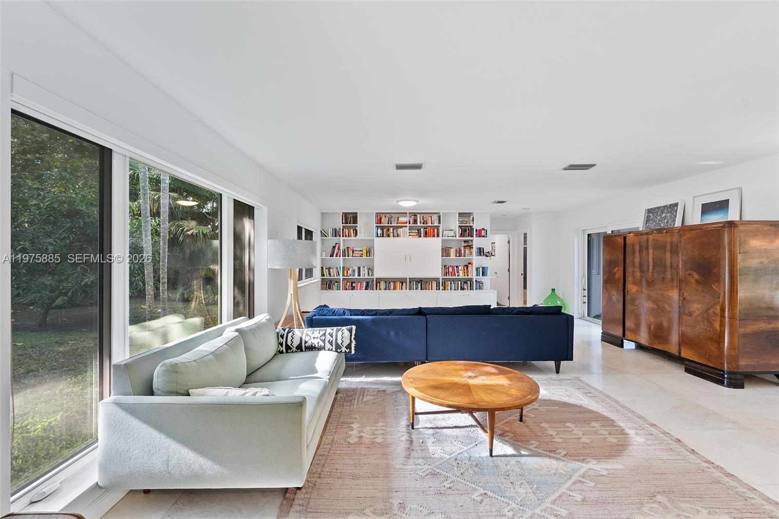 COCONUT GROVE MANOR - Residential