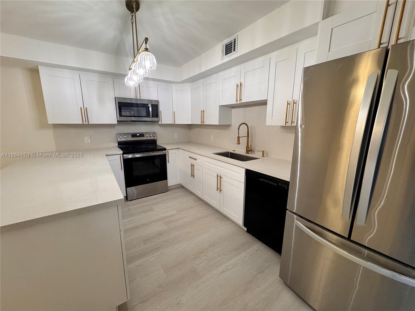 SHERWOOD LAKES - Residential