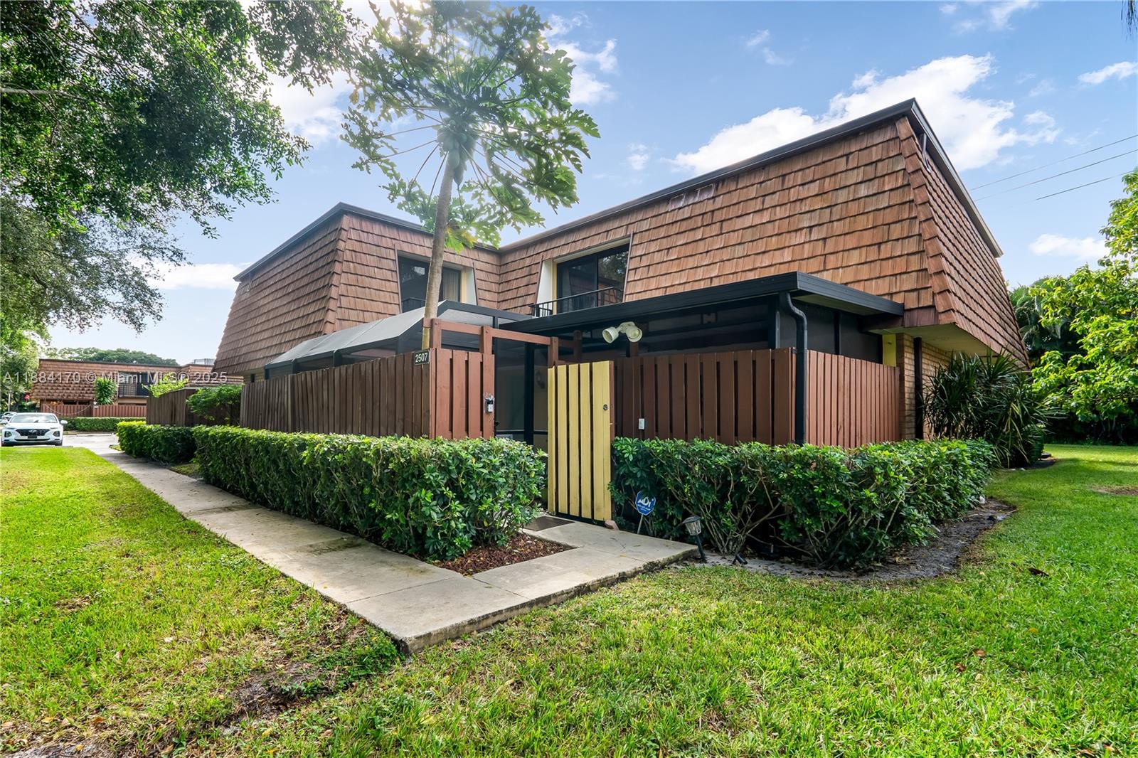 SHERWOOD LAKES - Residential