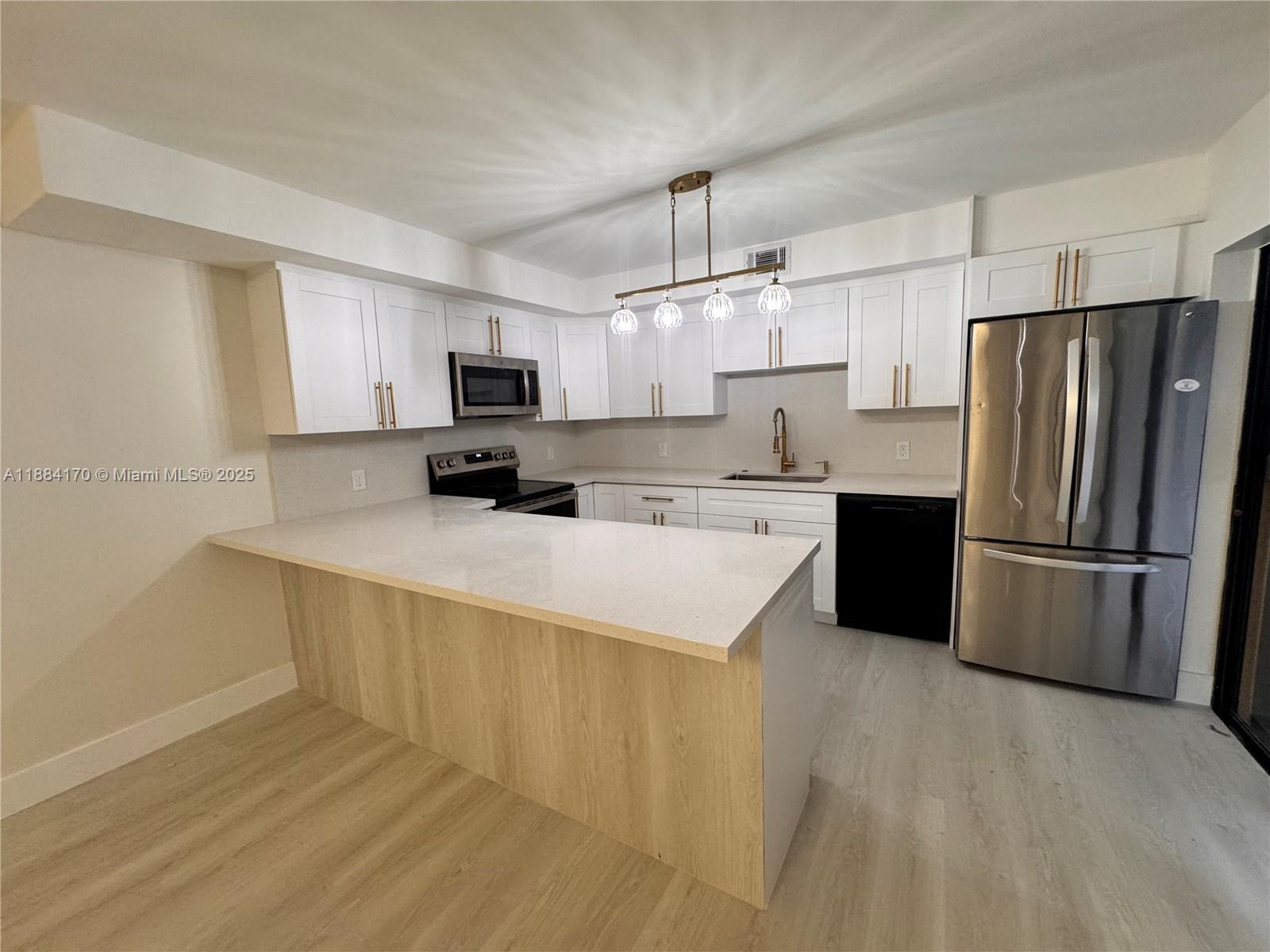 SHERWOOD LAKES - Residential