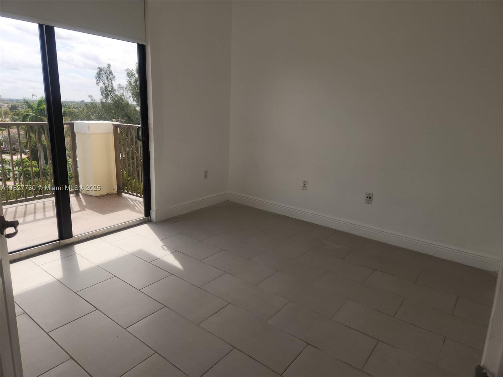 TUSCANY POINTE VILLAS CON - Residential