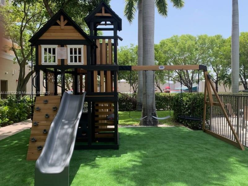 TUSCANY POINTE VILLAS CON - Residential