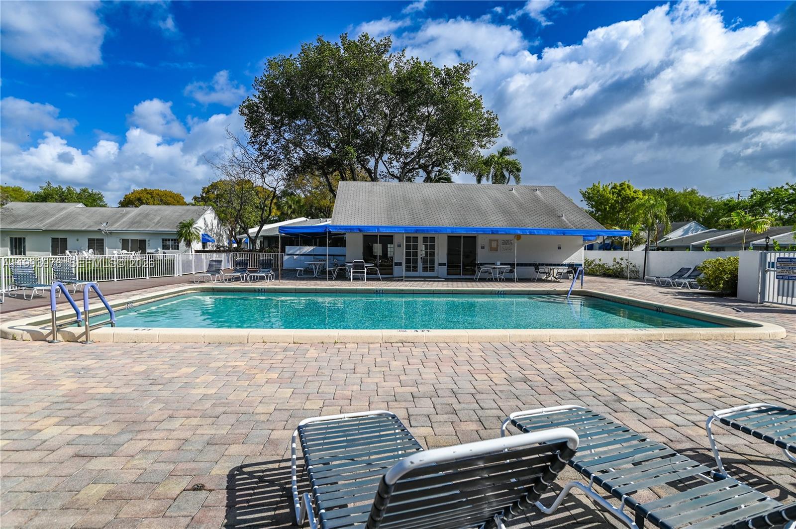 OAK LAKES - Residential