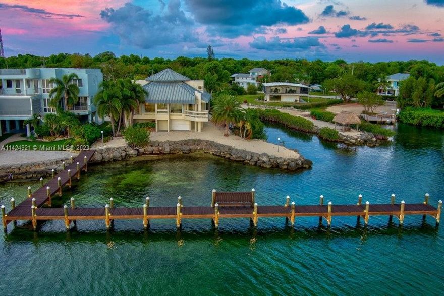 This property is a boater's paradise, with direct water access to the Bay and to the Ocean through Tavernier or Snake Creek. You'll have your own 30ft dock with a hydraulic boat liftin a protected canal, plus a basin surrounded by a 182ft long L-shaped wooden dock.