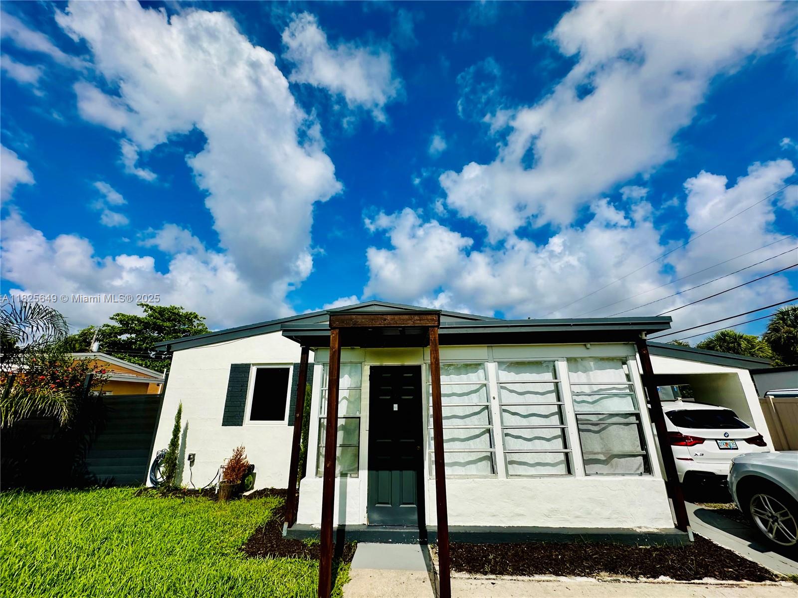 305 SW 24th Ave