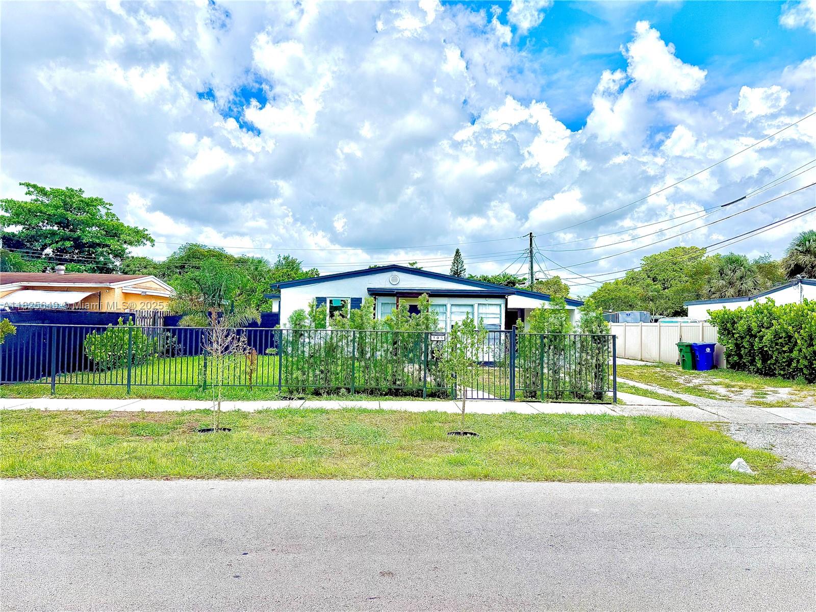 305 SW 24th Ave