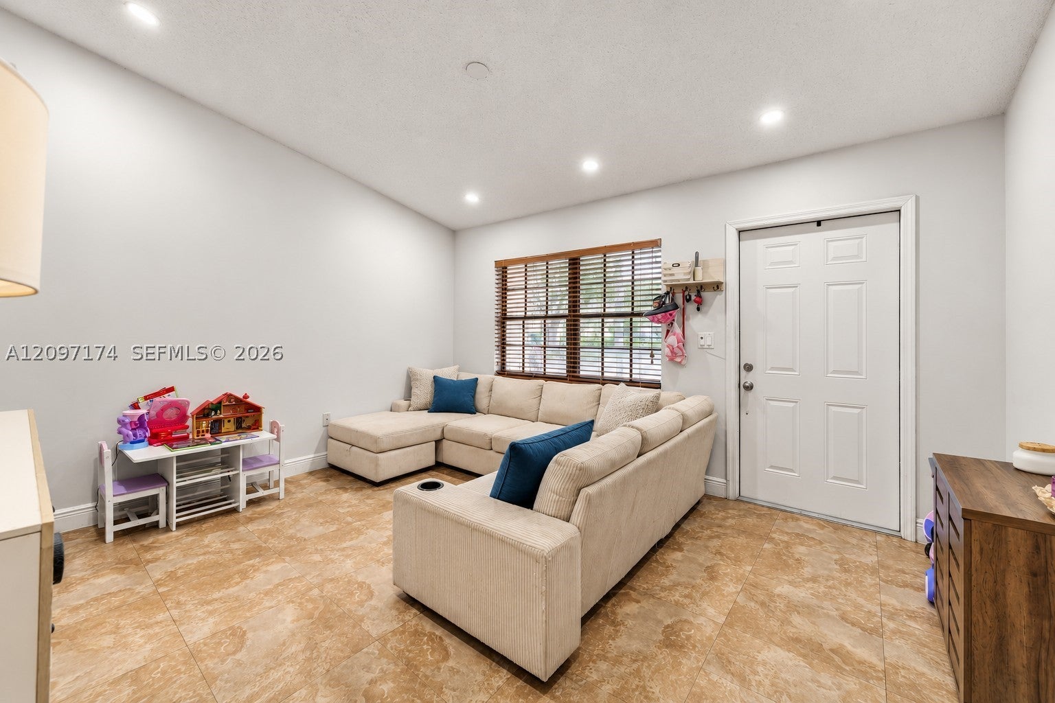 14813 SW 123rd Ct, Miami, FL, 33186/$417,900 4 14813 SW 123rd Ct