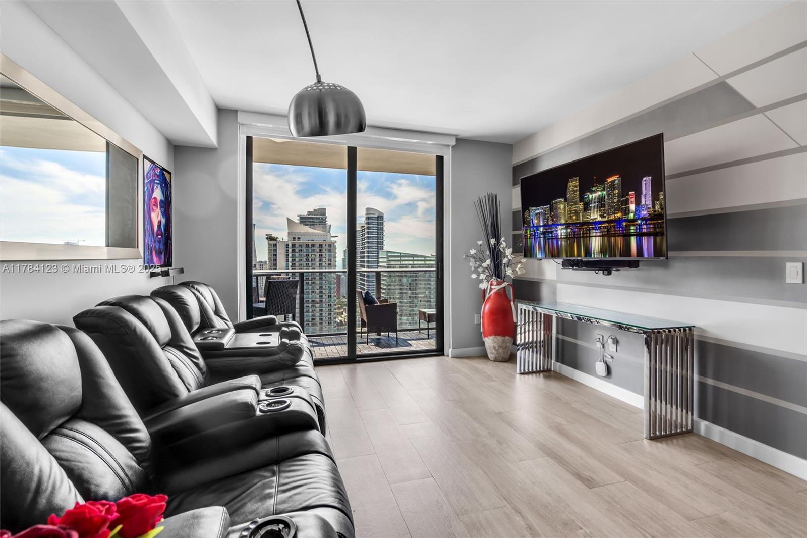 45 SW 9th St 3804