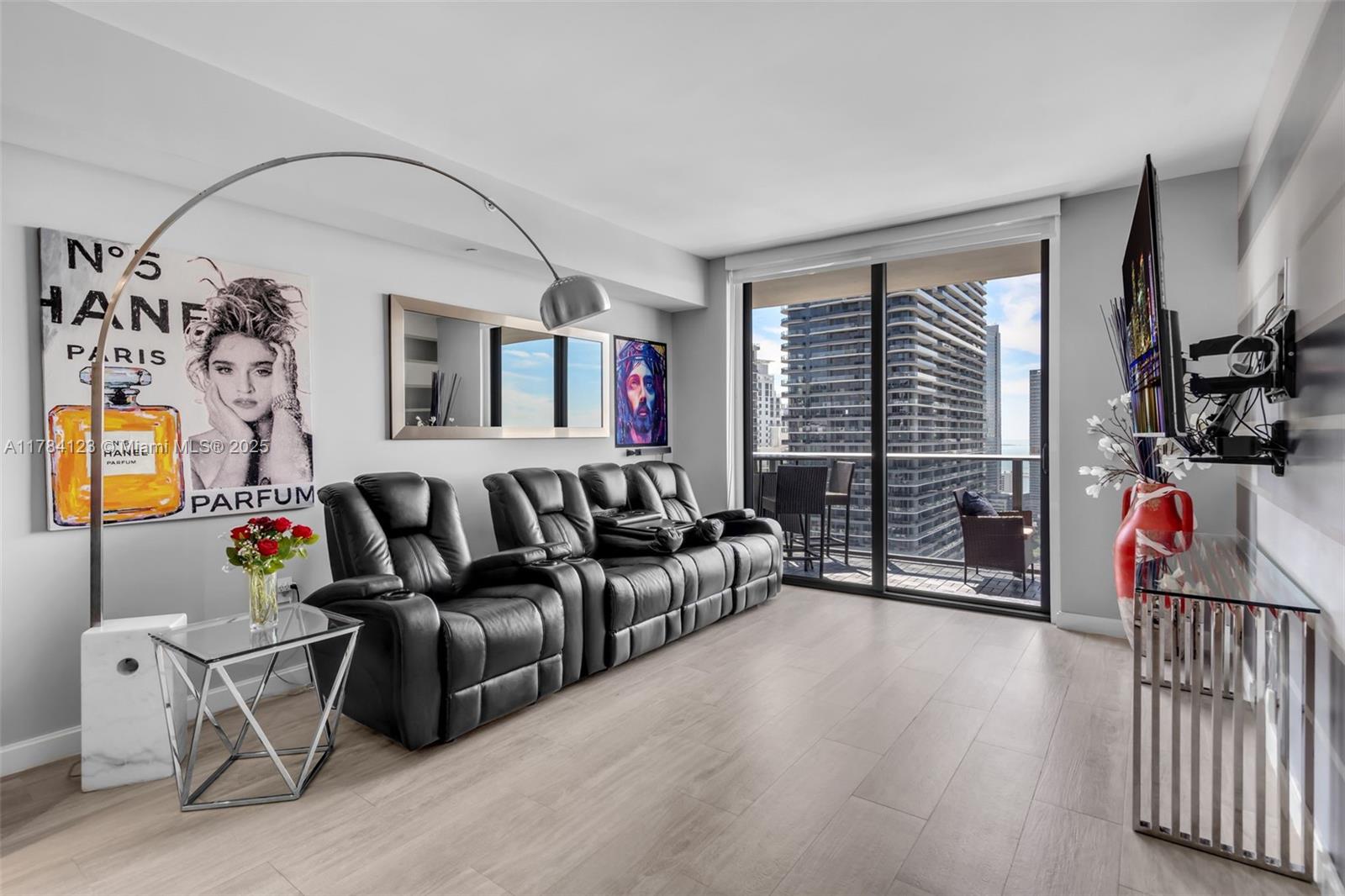 45 SW 9th St 3804