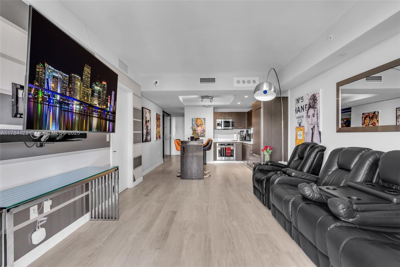 45 SW 9th St 3804