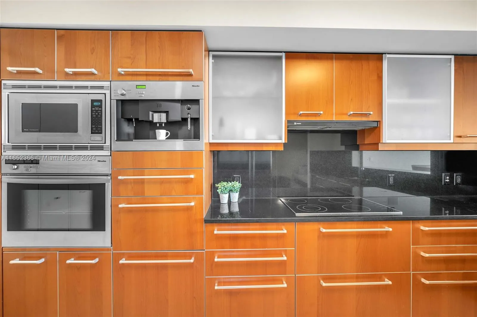 Miami, Florida 33131, United States, 2 Bedrooms Bedrooms, ,3 BathroomsBathrooms,Residential,Active,45629