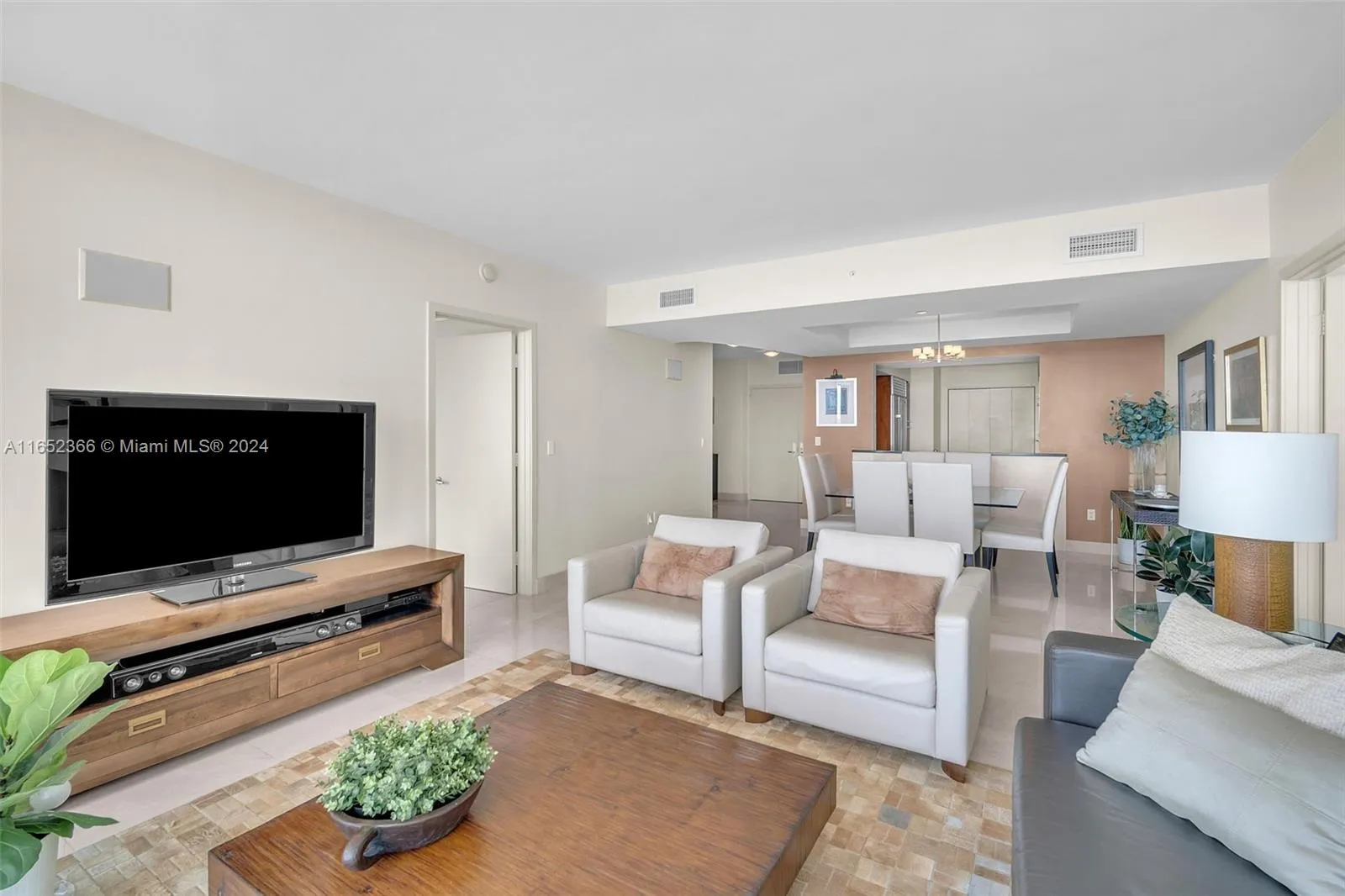 Miami, Florida 33131, United States, 2 Bedrooms Bedrooms, ,3 BathroomsBathrooms,Residential,Active,45629