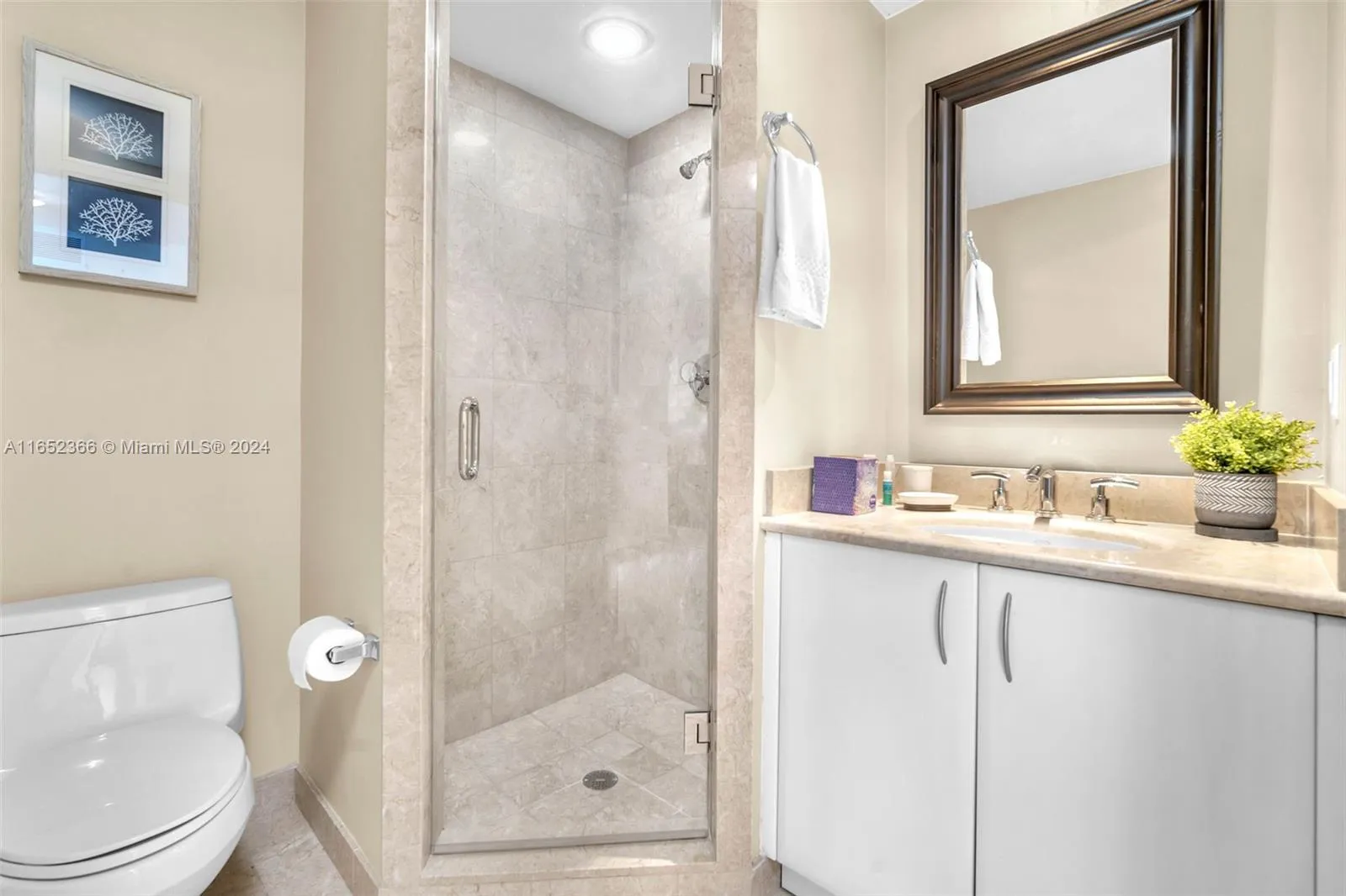 Miami, Florida 33131, United States, 2 Bedrooms Bedrooms, ,3 BathroomsBathrooms,Residential,Active,45629