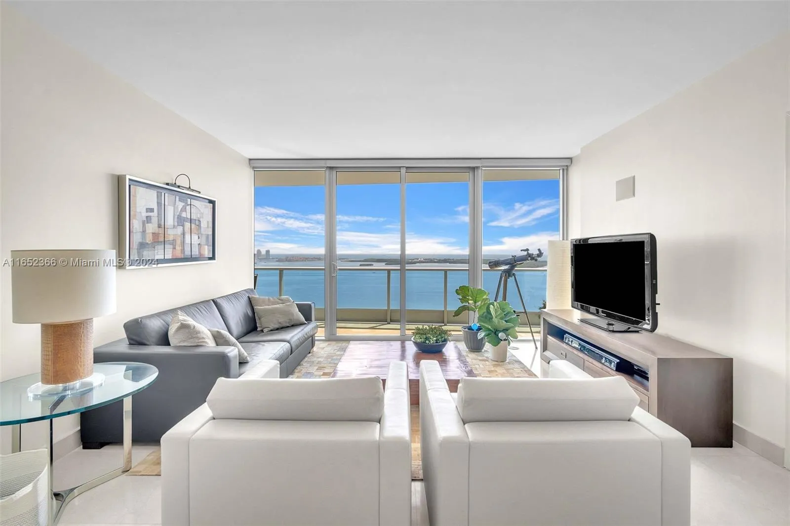 Miami, Florida 33131, United States, 2 Bedrooms Bedrooms, ,3 BathroomsBathrooms,Residential,Active,45629