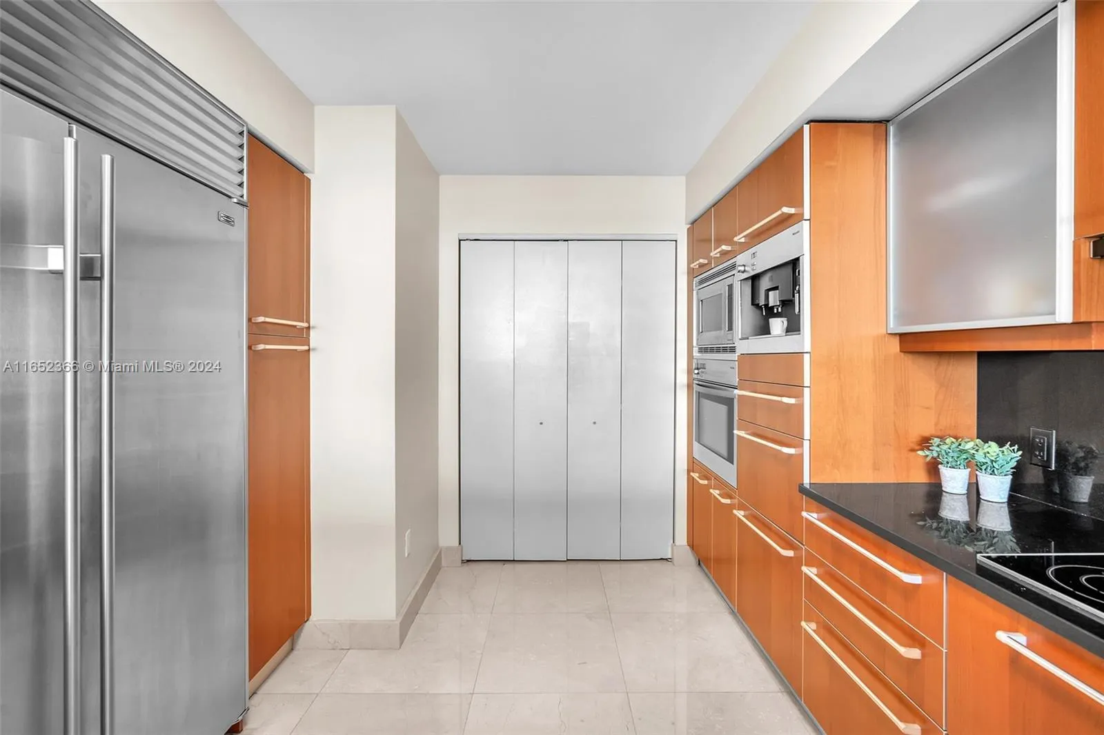 Miami, Florida 33131, United States, 2 Bedrooms Bedrooms, ,3 BathroomsBathrooms,Residential,Active,45629