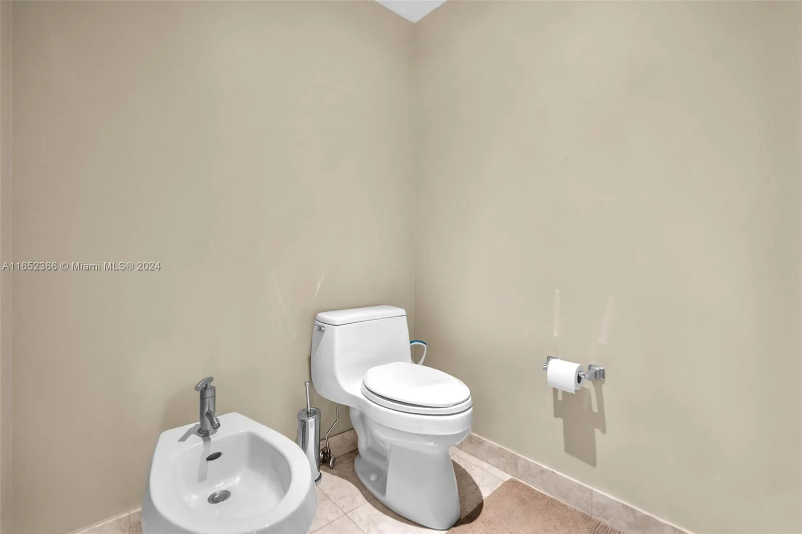 Miami, Florida 33131, United States, 2 Bedrooms Bedrooms, ,3 BathroomsBathrooms,Residential,Active,45629