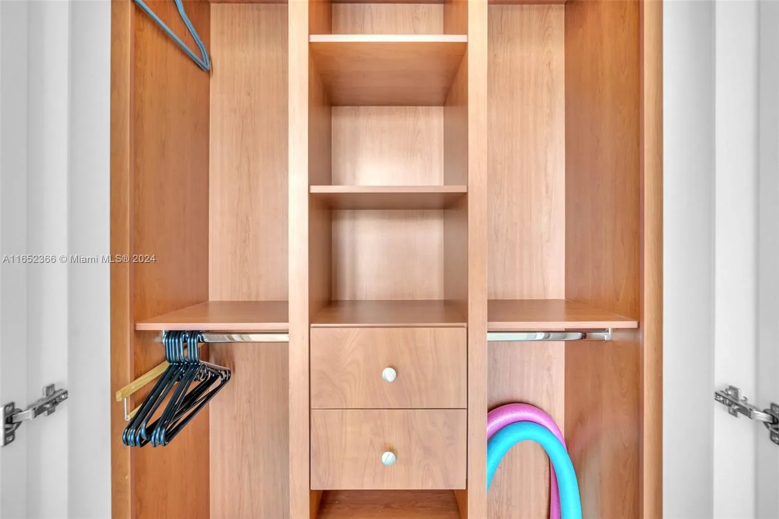 Miami, Florida 33131, United States, 2 Bedrooms Bedrooms, ,3 BathroomsBathrooms,Residential,Active,45629