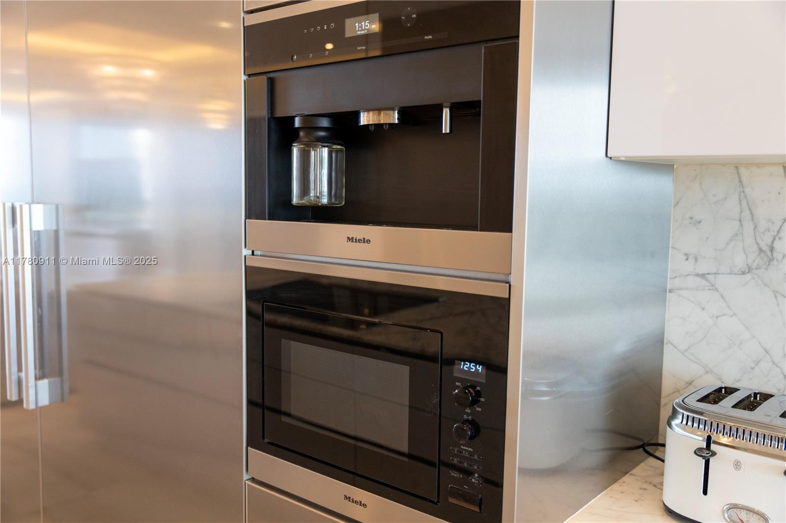 PRIVE CONDO - Residential Lease