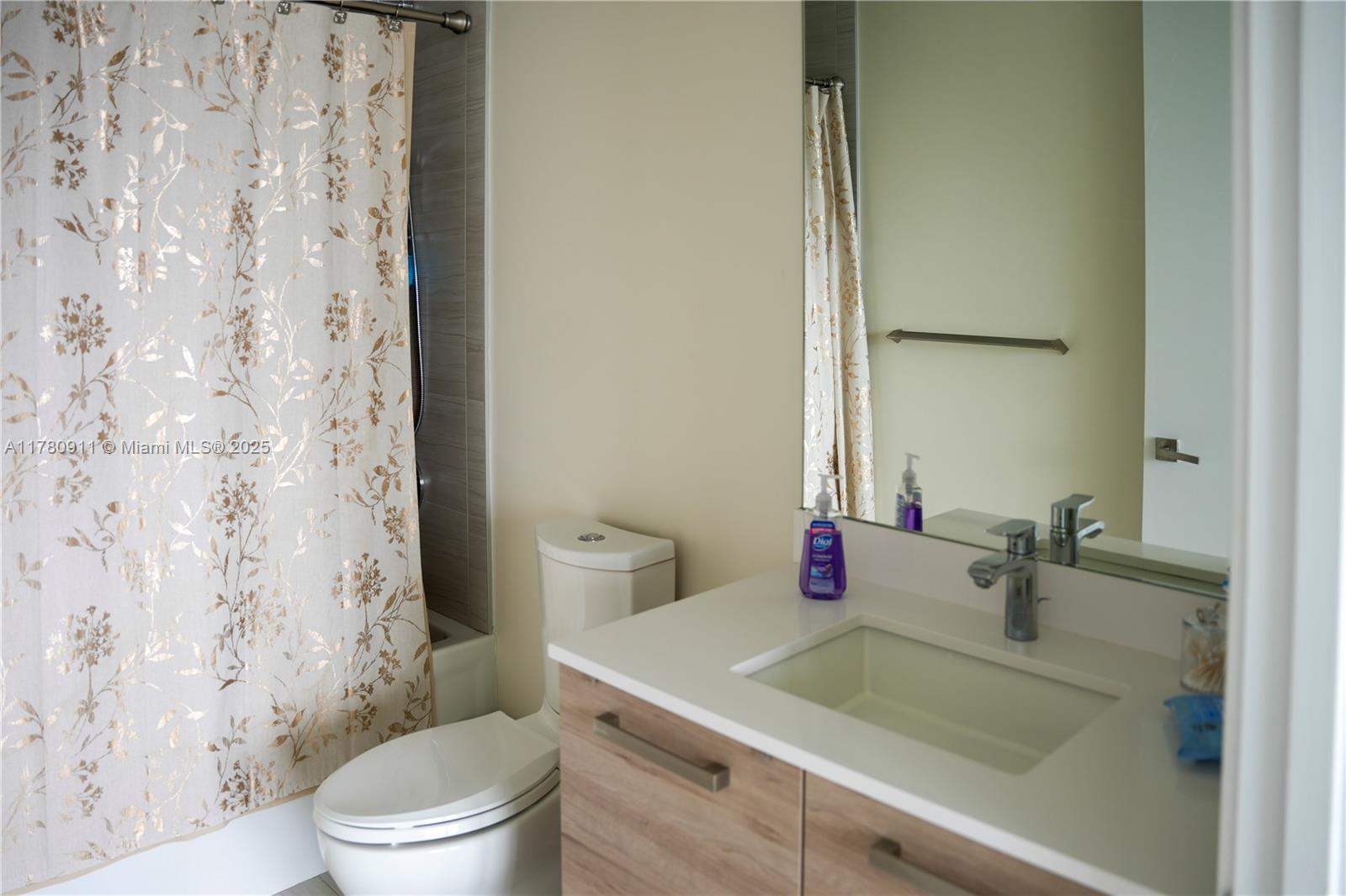 PRIVE CONDO - Residential Lease