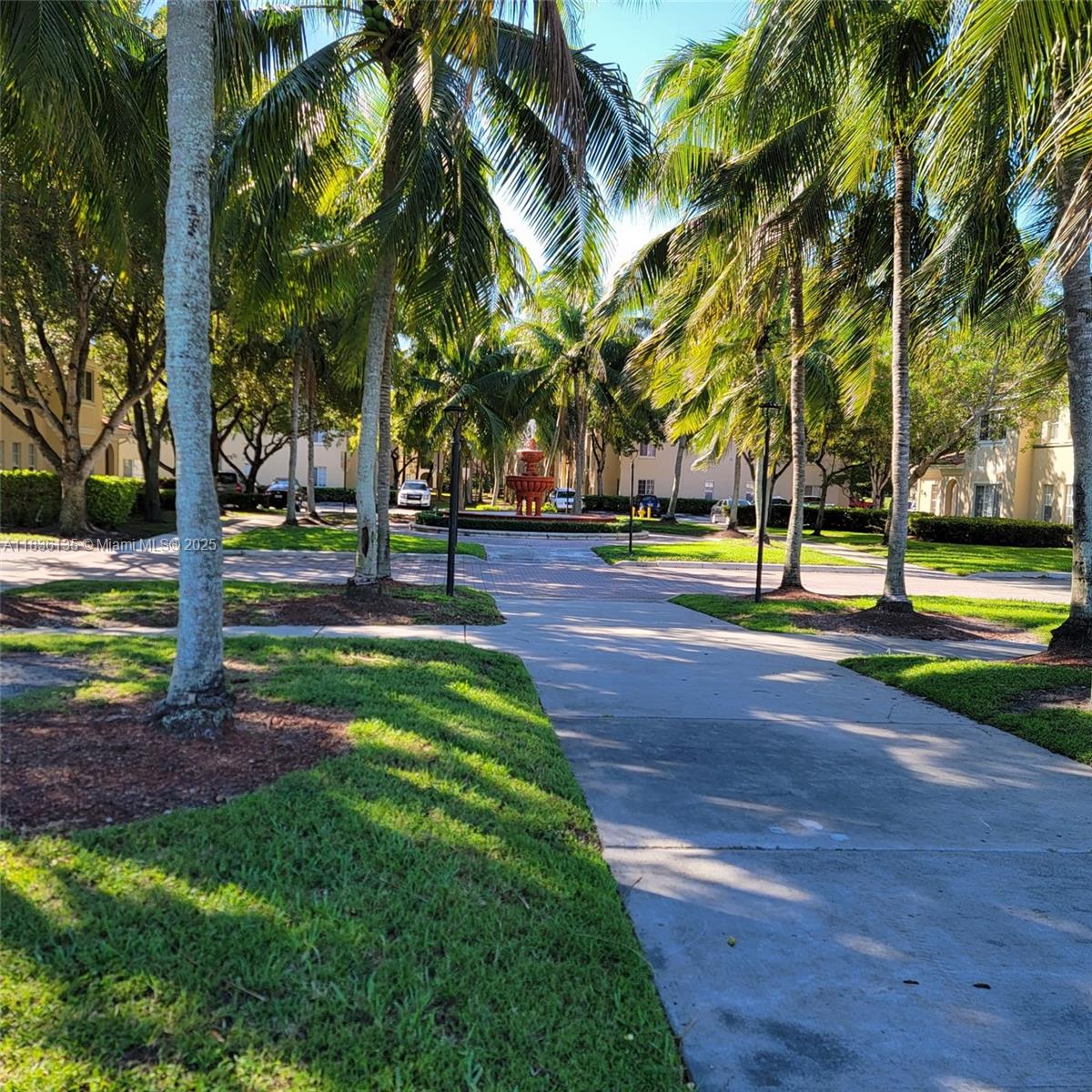 2463 Centergate Dr 103, Miramar, FL, 33025/$285,000 4 2463 Centergate Dr 103