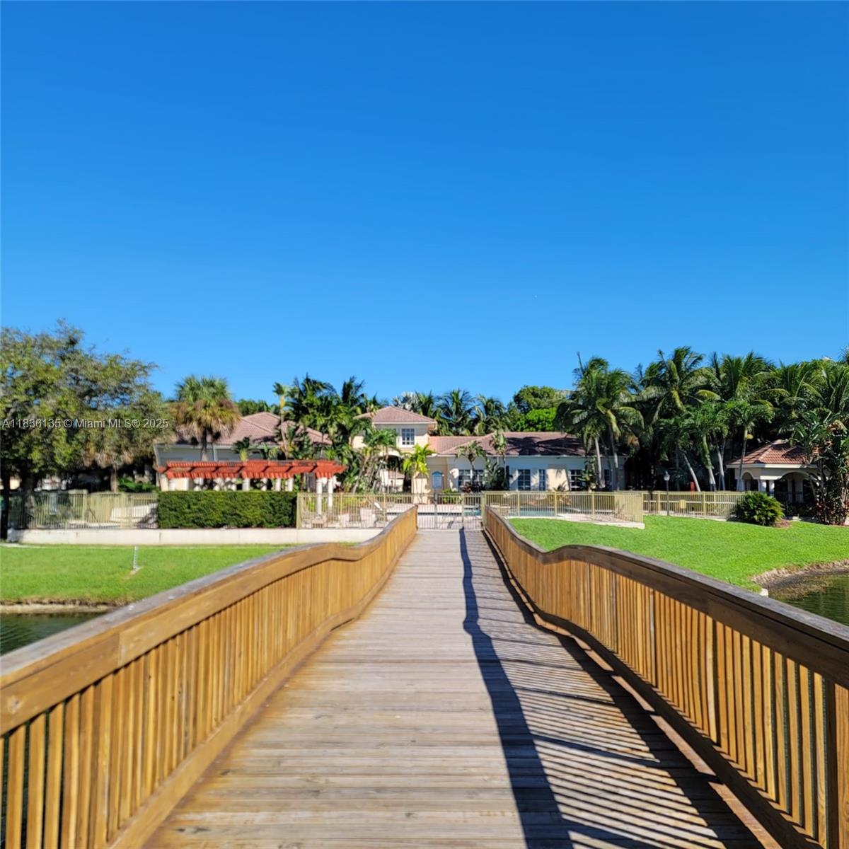 2463 Centergate Dr 103, Miramar, FL, 33025/$285,000 3 2463 Centergate Dr 103
