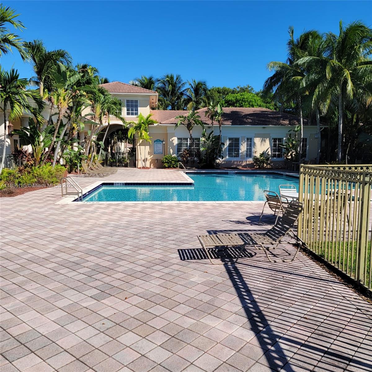 2463 Centergate Dr 103, Miramar, FL, 33025/$285,000 2 2463 Centergate Dr 103