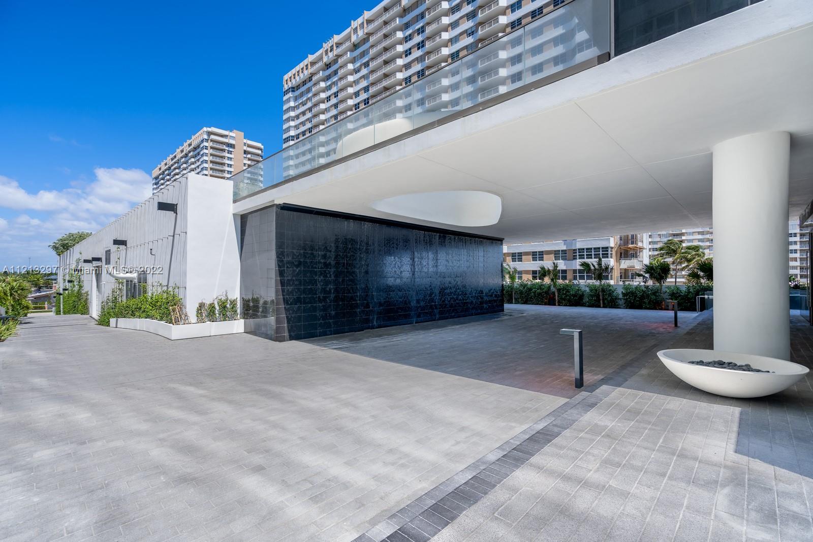 2000 Ocean - Residential