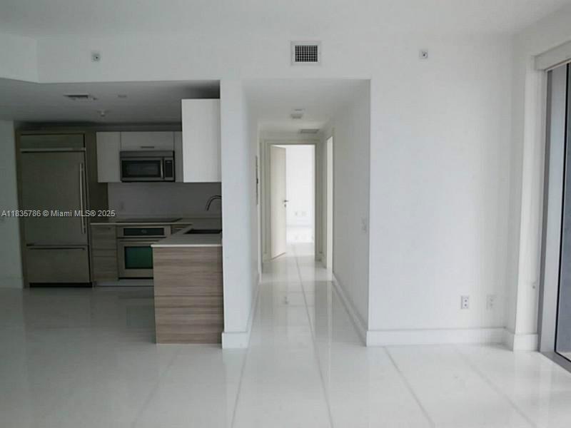 1300 BRICKELL BAY DR 1902
