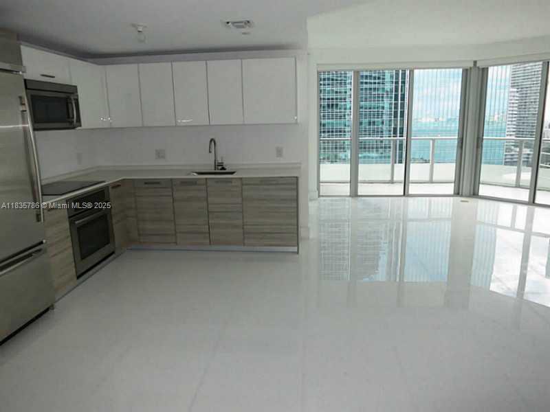1300 BRICKELL BAY DR 1902