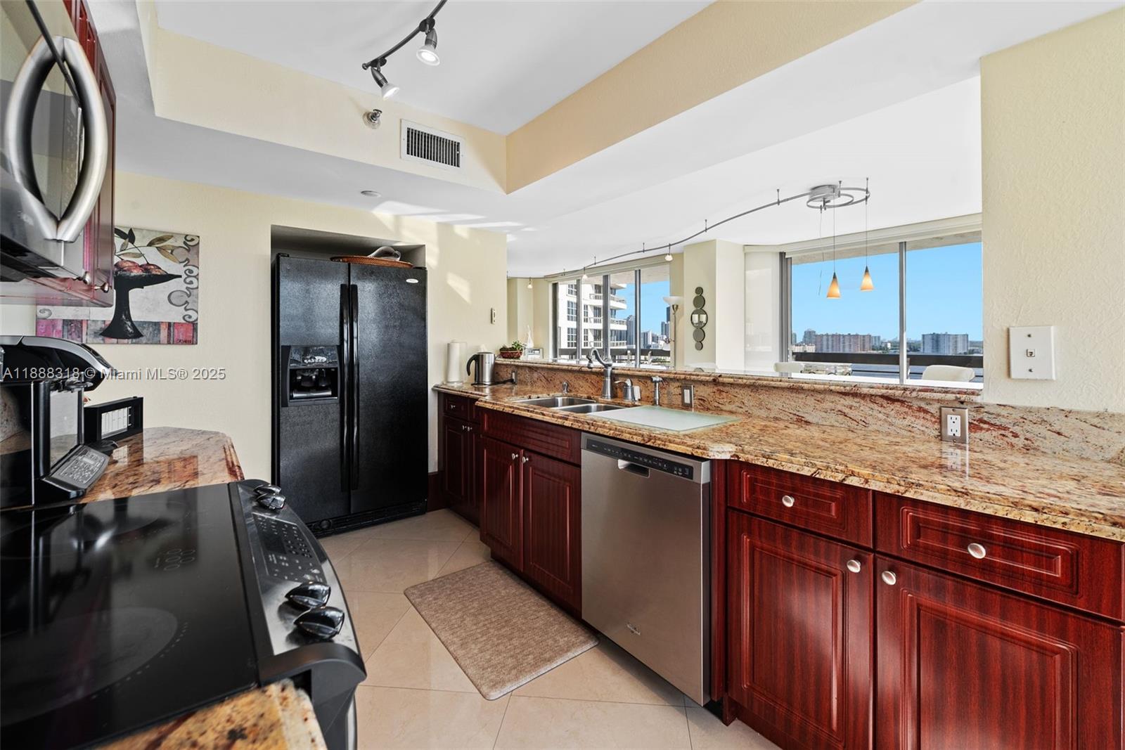MYSTIC POINTE CONDO NO TH - Residential