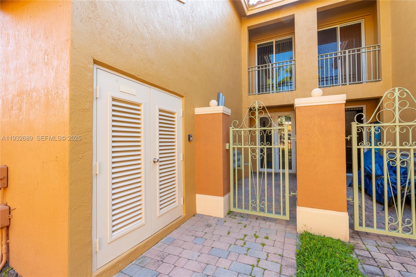 PEMBROKE CAY CONDO - Residential Lease