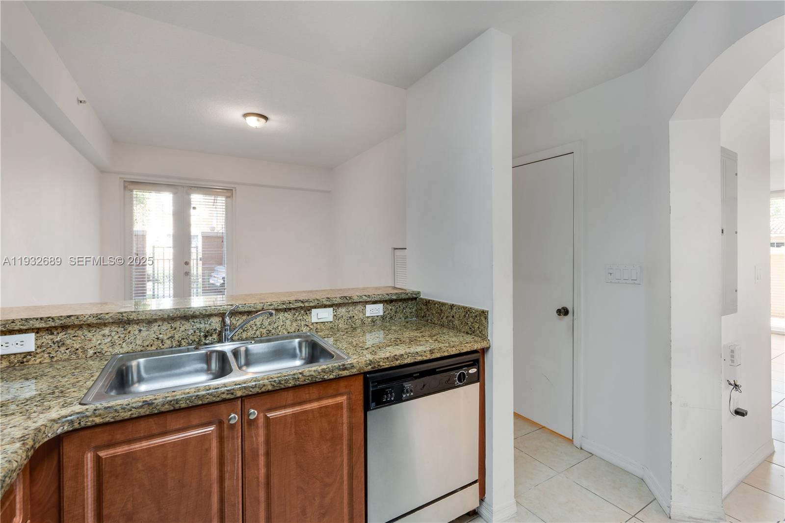 PEMBROKE CAY CONDO - Residential Lease