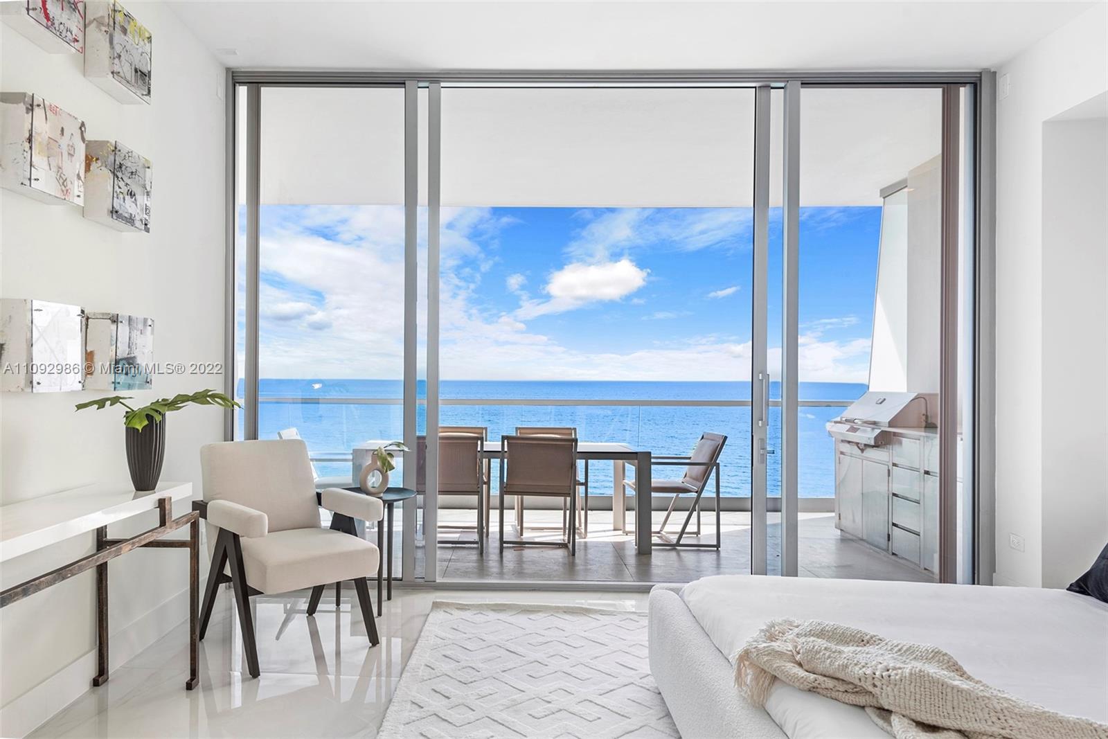 TURNBERRY OCEAN CLUB - Residential