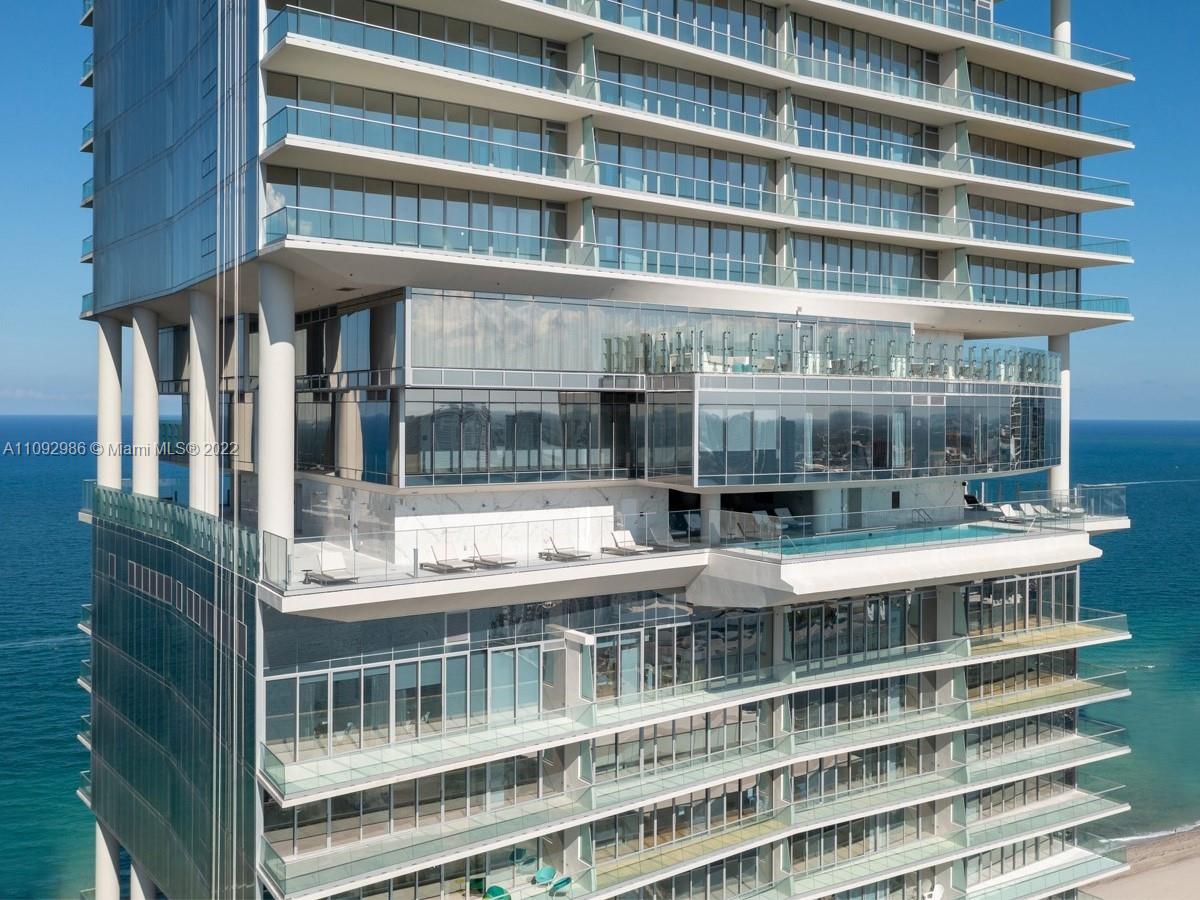 TURNBERRY OCEAN CLUB - Residential