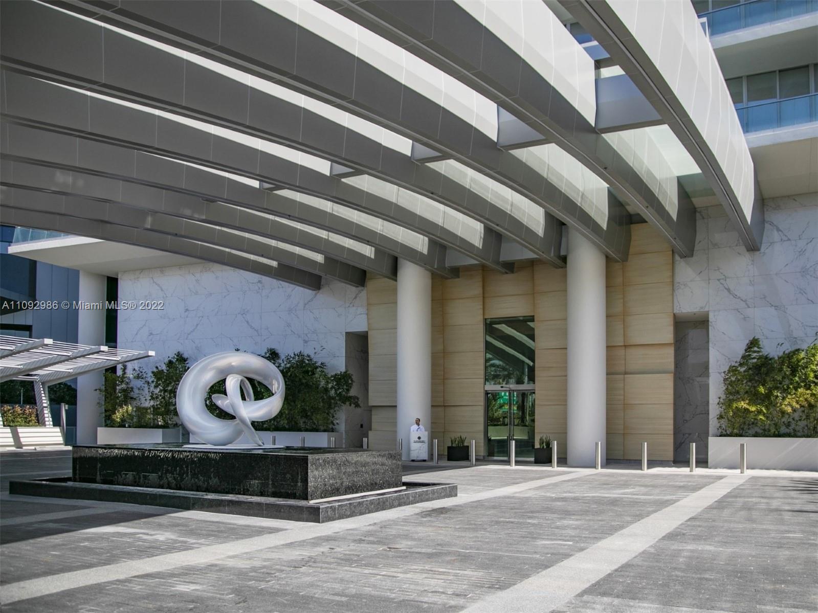 TURNBERRY OCEAN CLUB - Residential