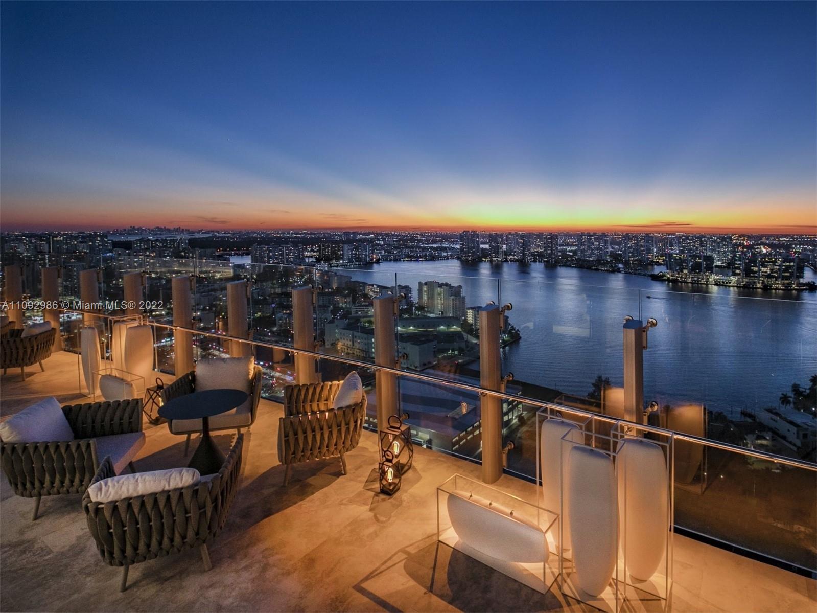 TURNBERRY OCEAN CLUB - Residential