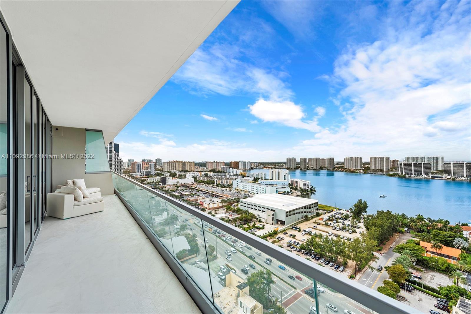 TURNBERRY OCEAN CLUB - Residential